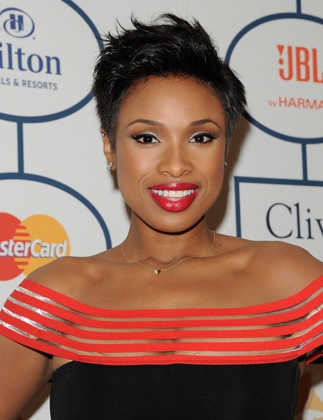 Jennifer Hudson Medium Straight Hairstyle - Hairstyles | Short hair styles  for round faces, Jennifer hudson hair, Thick hair styles