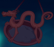 Mushu como estatua.