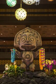 Polynesian Village Resort Maui Statue