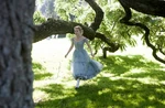 AliceInWonderland2010PublicityStill4.jpg (735 KB)