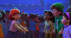 Turning Red - Mei apologizing to her friends