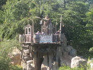 Castle Rock Fort.jpg (1.89 MB) Fort added to Disneyland's Castle Rock in 2003