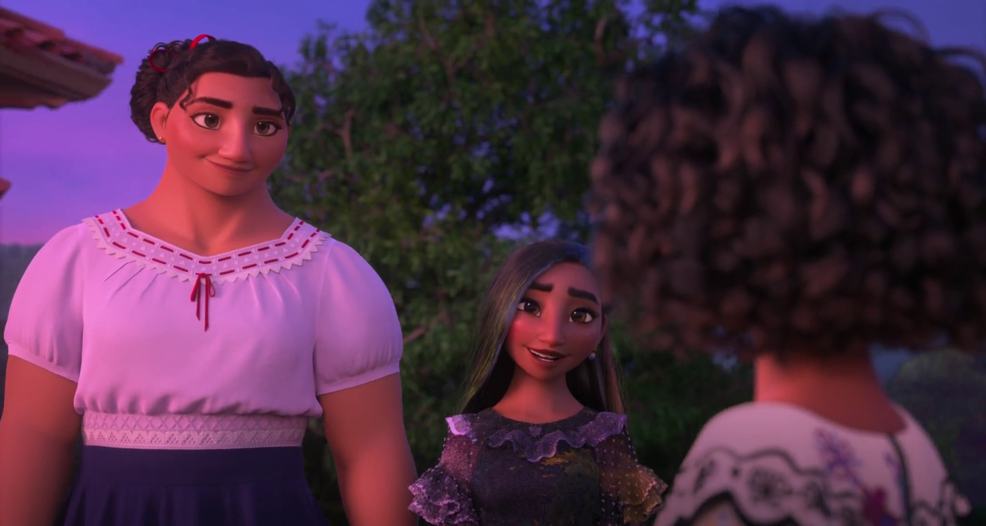 I love the way Luisa is holding Mirabel here : r/Encanto