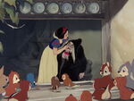 Snow-white-disneyscreencaps.com-8310