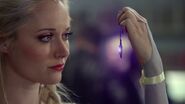 Once Upon a Time - 4x09 - Fall - Elsa Holds Anna's Necklace