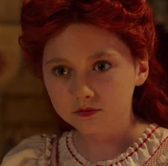La Reina Roja (niña) en Alice Through the Looking Glass