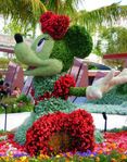 Minnie Mouse topiary