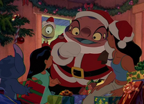 Pleakley y su Ohana en Navidad.