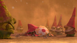 picture Gnomeo And Juliet Tybalt Gets Smashed tybalt disney wiki fandom