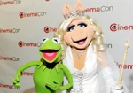 KermitPiggyCinemaCon2012.jpg (51 KB)