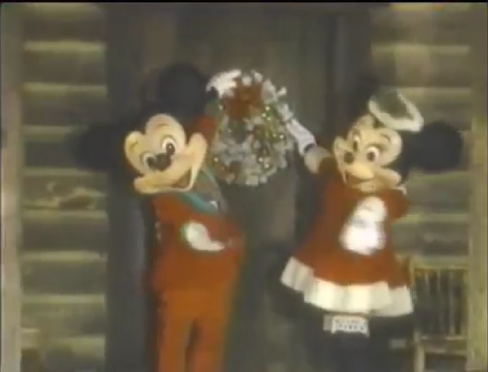 https://static.wikia.nocookie.net/disney/images/d/d2/Very_Merry_Christmas.png/revision/latest?cb=20141207162147