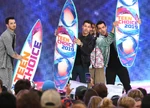Kevin and his brothers, Nick and Joe accepting their Decade Awards at the 2019 FOX Teen Choice Awards.