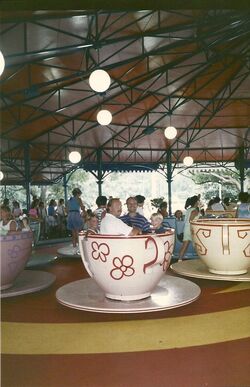NEW 2021] Mad Tea Party Teacups - Full Ride POV - Disneyland 