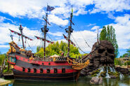 Captain Hook's Ship and Skull Rock Paris 