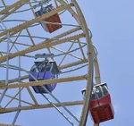 Swinging gondolas (first two gondolas from top) and a stationary gondola (low gondola)