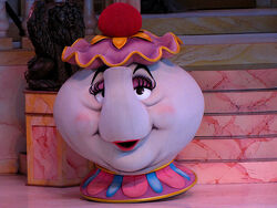 Mrs. Potts in Beauty and the Beast Live!