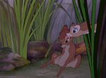 Joven Faline besando a Bambi