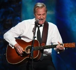 Jeff Daniels preforming his guitar at the Dolby Theatre in Hollywood in June 2014.