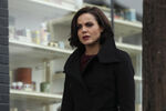 Once Upon a Time - 6x12 - Murder Most Fowl - Photography - Regina