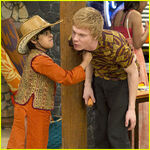 Pair of Kings - 3x08 - I Know What You Did Last Sunday - Tito Attackz Boz