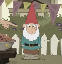 Doofenshmirtz trabajando como gnomo de jardín cuando era niño.