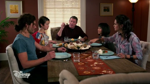 AndiMack-108FamilyAtTheTable