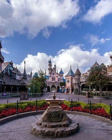 Fantasyland Disneyland Disney Wiki Fandom