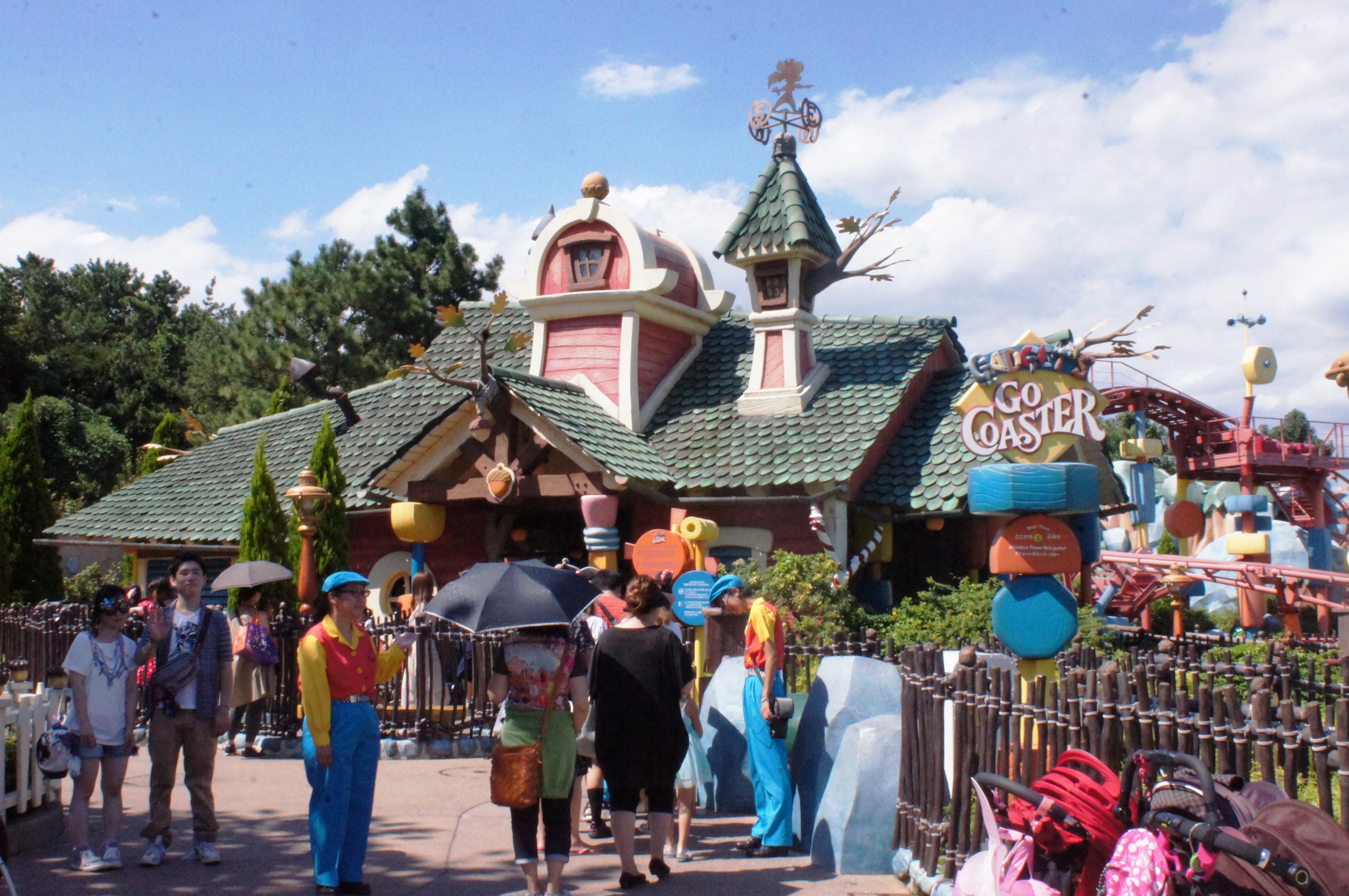 DuckTalks🎩🦆💬 on X: Chip 'N' Dale's Gadget Go Coaster @ Disneyland's  ToonTown 📸: @CCRunner524  / X