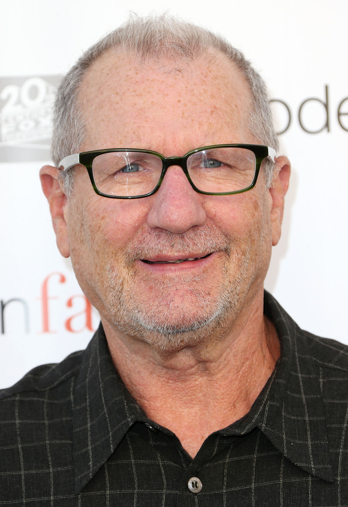 Modern Family Star Ed O'Neill Nearly Got Into Organized Crime Instead of  Acting