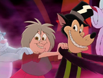 Un Fantasma con Madam Mim y el Lobo Feroz en House of Villains.