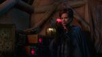 Once Upon a Time - 2x08 - Into the Deep - Heart begins to Glow