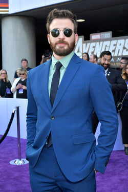 Chris Evans Avengers EG premiere.jpg