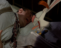 Eddie-Roger cama.png (307 kB) Eddie encuentra a Roger en su cama.