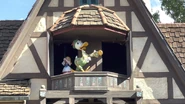 A Donald Duck animatronic in the glockenspiel