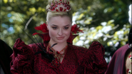Once Upon a Time in Wonderland - 1x01 - Down the Rabbit Hole - Red Queen 3