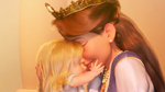 La Reina con beb&eacute; Rapunzel
