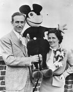 Walt and Lillian in London June-12-1935