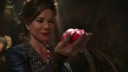 Once Upon a Time - 2x08 - Into the Deep - Cora Holding Heart