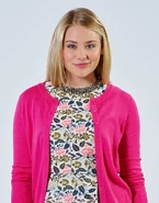 Bella Crossley.jpg (59 KB) Bella Crossley postać z serialu Kroniki Evermoor