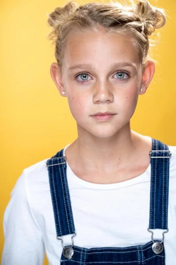 Elle Graham - Actress