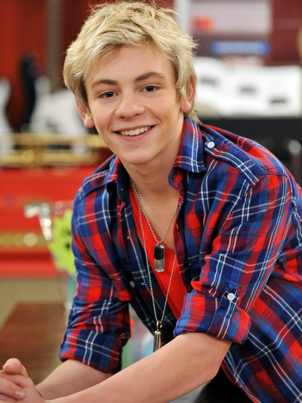 Austin Moon is portrayed by Ross Lynch. 