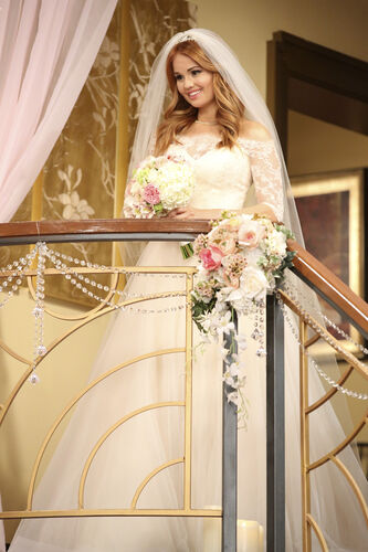 Debby-ryan-jessie-wedding-dress