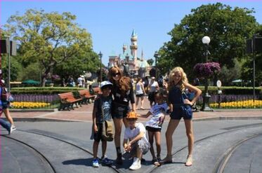 Jessie-Cast-Disneyland-1