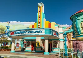 Mickey and Minnie’s Runaway Railway Disneyland 01
