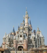 Shanghai Disneyland Castle.jpg (8.82 MB)
