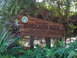 Dinoland USA Sign