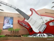 Rock-n-Roller-Coaster-Guitar-Close.jpg (254 KB)