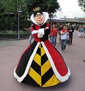 The-Queen-of-Hearts-walt-disney-theme-parks-41422897-375-400