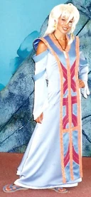 Kida posando para foto em um dos parques da Disney.