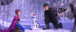 Olaff conhece Anna, Kristoff e Sven.